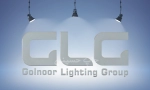 لوگوی گروه روشنایی گلنور (Golnoor Lighting Group) با مارک حروفی کروم بر بستر آبی و نورپردازی بالا