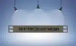 پلاک فلزی تگ کابل با شماره 02-075MC201/067MC201 مناسب مدیریت سیستم‌های برق و شبکه